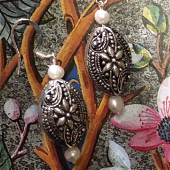 Floral Silver & Pearl Earrings - Picture 2 of 8